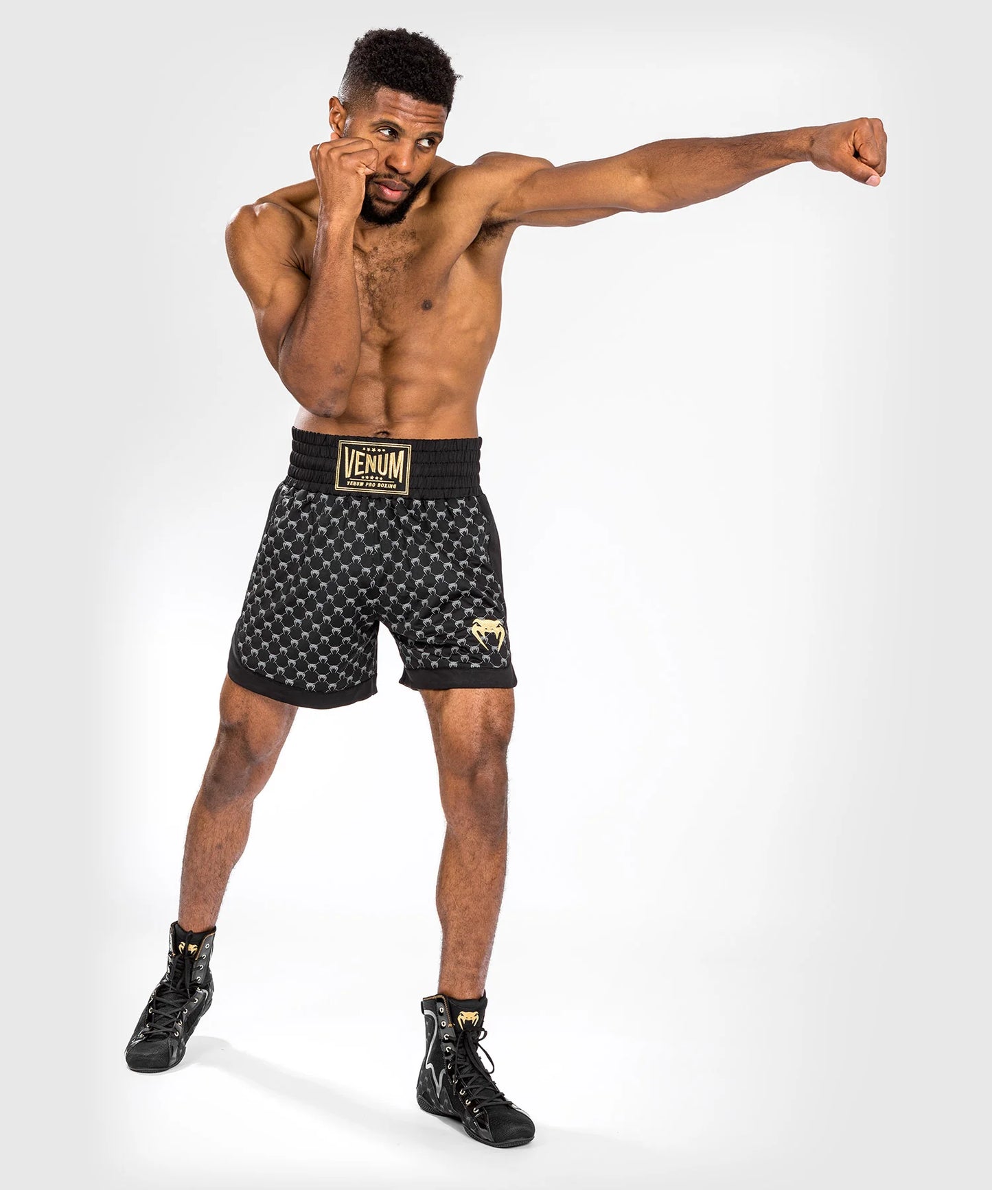 Pantalón corto de boxeo Venum Monogram - Negro (Solo XXXL)